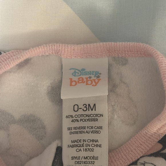 Disney - Minnie Mouse - long sleeve newborn footed sleeper. Size 0-3 months - Picture 2 of 3